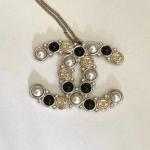 AUTHENTIC RARE - Chanel CC Gold, Black & Pearl Large Pendant Necklace